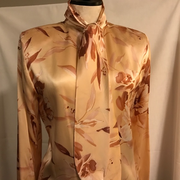 Doncaster long sleeve silk blouse, pale pink with dusty rose floral deign, size6 - Picture 3 of 8